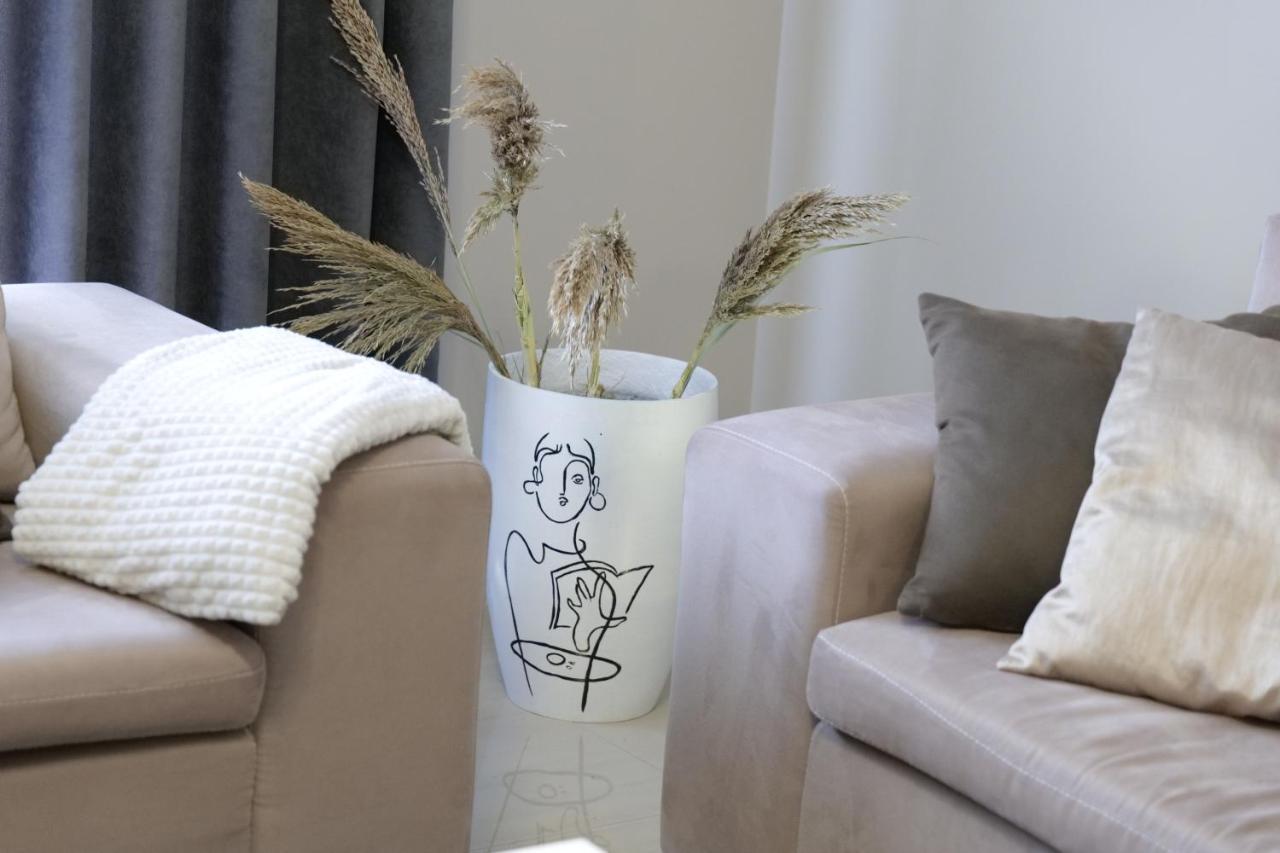 Luxury Condo In Tiranë Ngoại thất bức ảnh